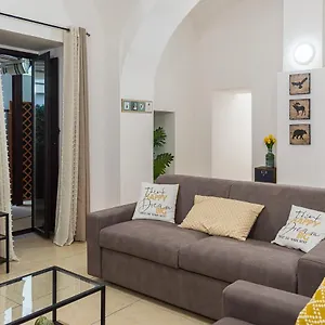 agathe-guest-house.catania-hotels.net/